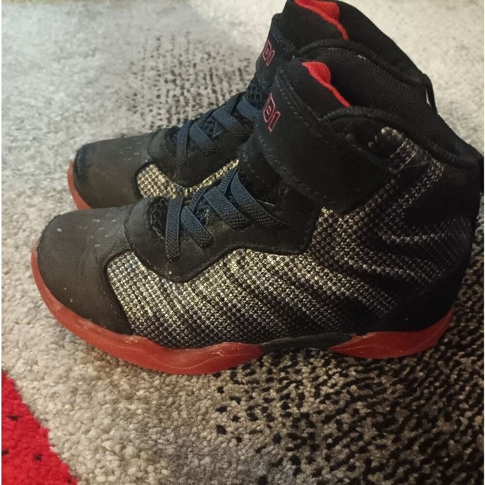 🤠And1  Basketball Shoes Toddler Size 9